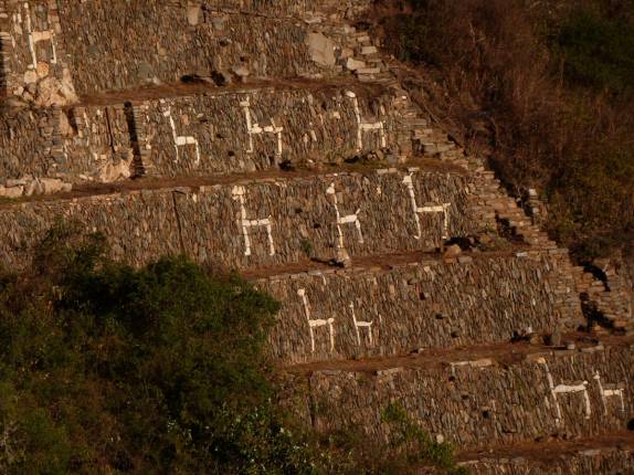 As famosas e fabulosas pictografias de lhamas, nas paredes de Choquequirao, no Peru